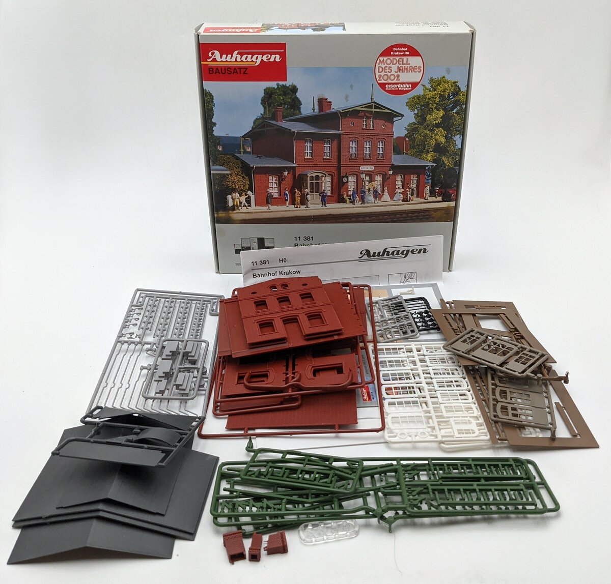 Auhagen 11-381 HO Railroad Station Kit EX/Box
