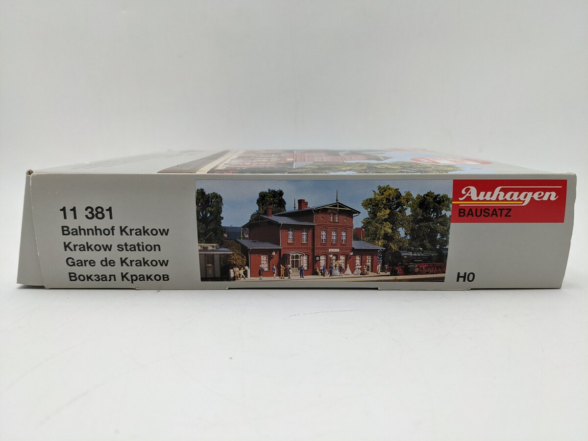 Auhagen 11-381 HO Railroad Station Kit EX/Box
