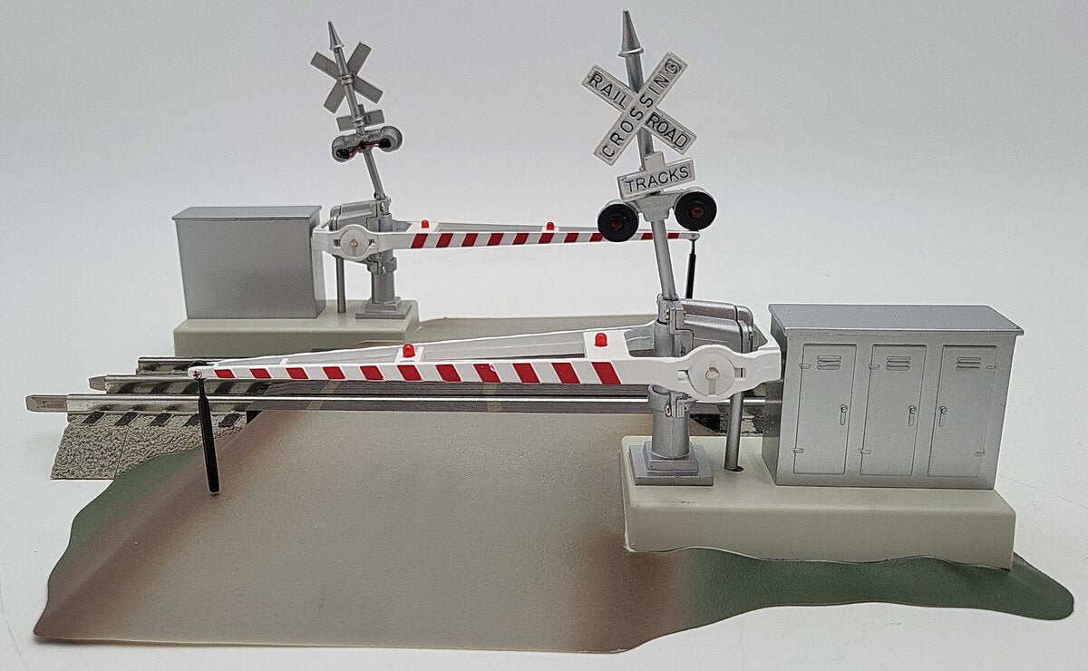Lionel 6-12062 O Grade Crossing With Gates & Flashers EX/Box