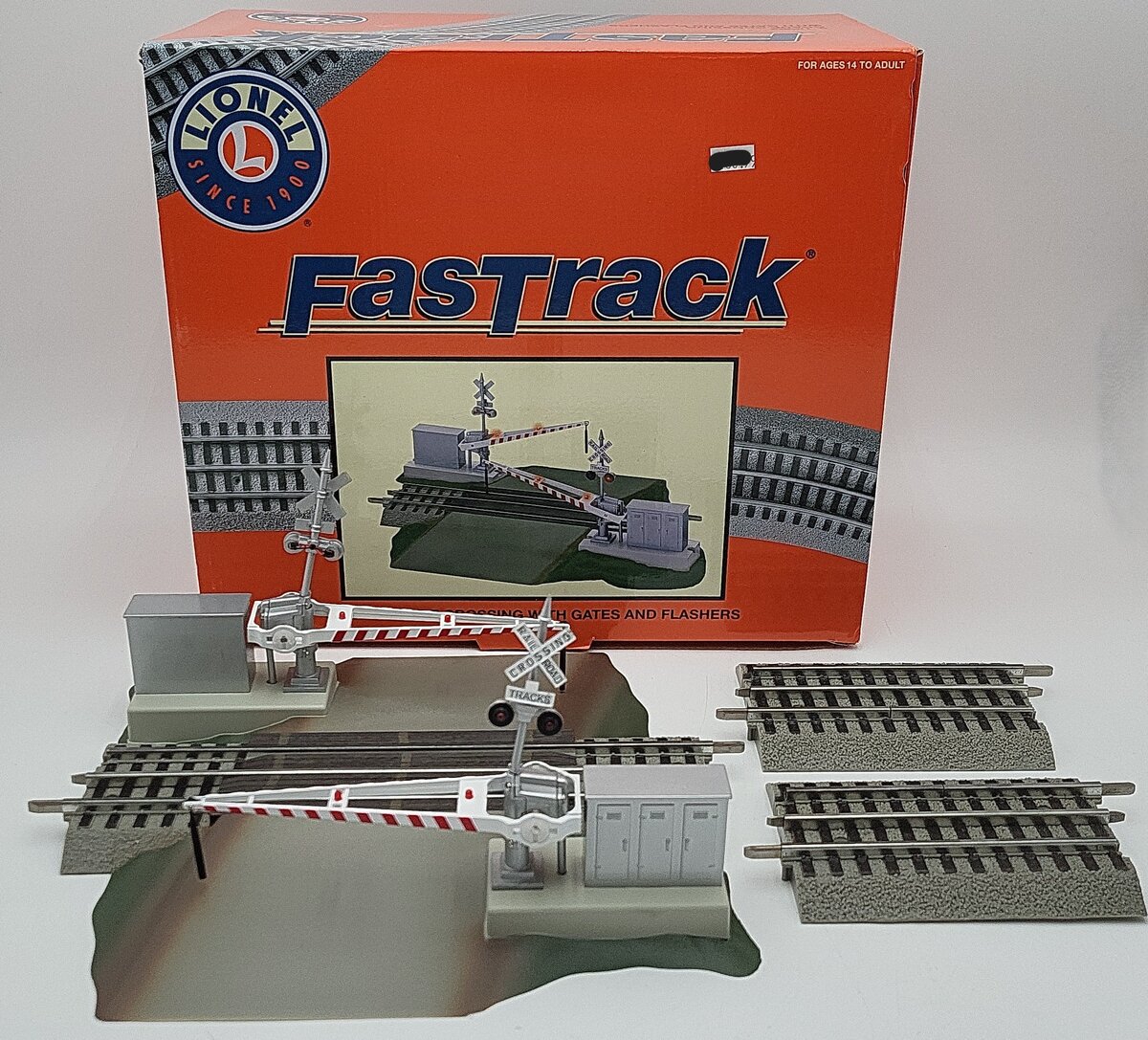 Lionel 6-12062 O Grade Crossing With Gates & Flashers EX/Box