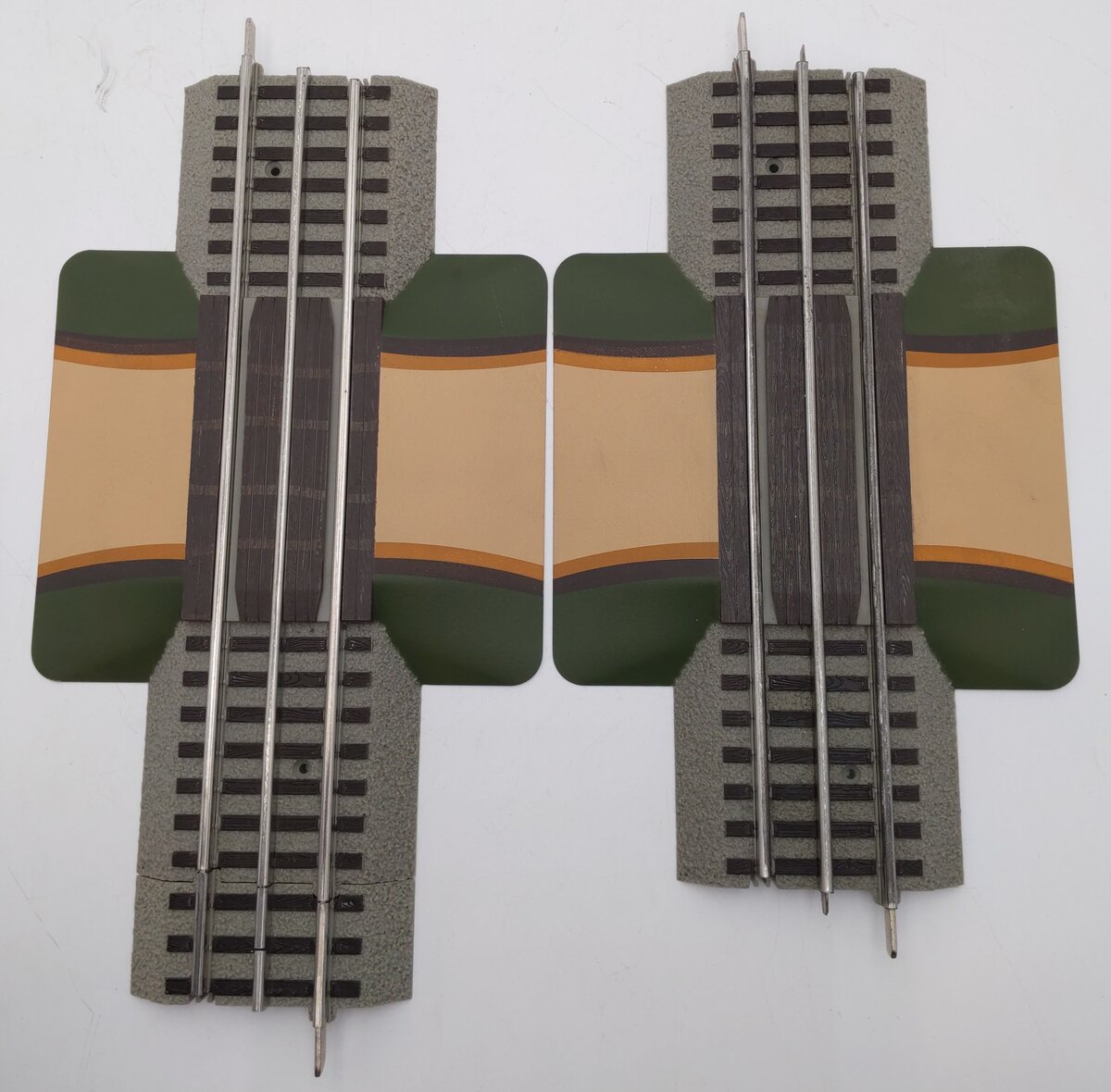 Lionel 6-12036 O Gauge FasTrack Grade Crossing (Pack of 2) EX/Box