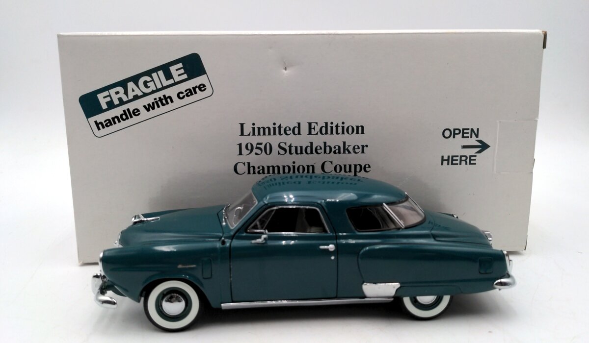 Danbury Mint 1950 1:24 Diecast Studebaker Champion Car LN/Box