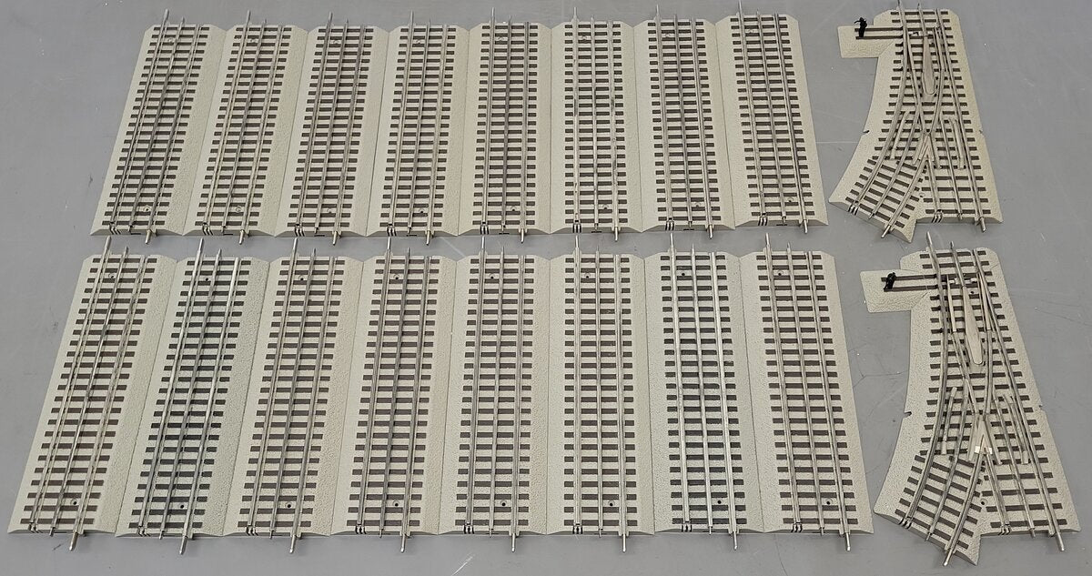 Lionel O Gauge Fastrack Straight Tracks & Right Hand Switch Turnouts (18)