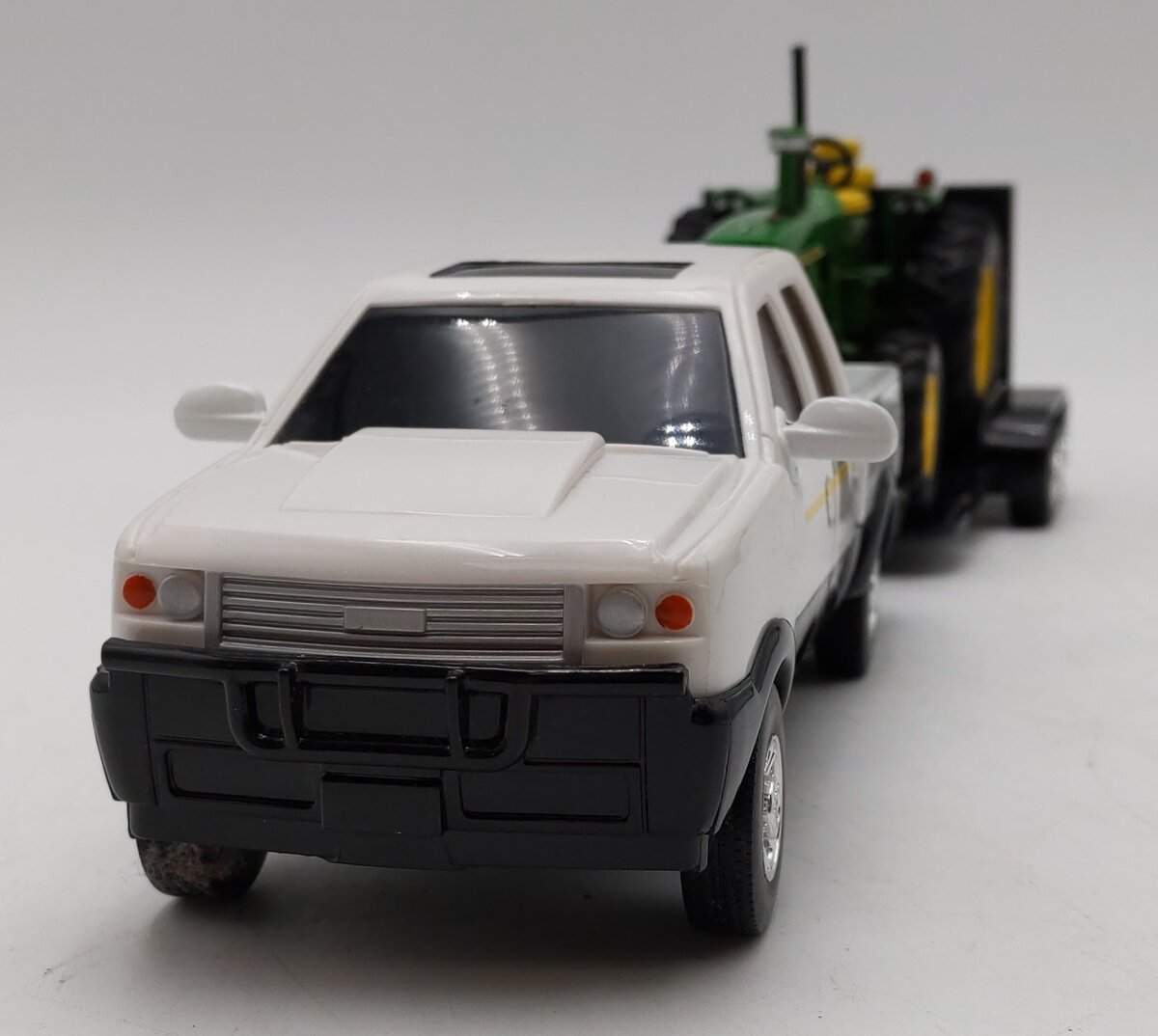 Ertl 45067 1:32 John Deere Pickup with Trailer and John Deere 4020 Tractor EX