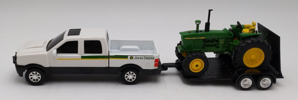 Ertl 45067 1:32 John Deere Pickup with Trailer and John Deere 4020 Tractor EX