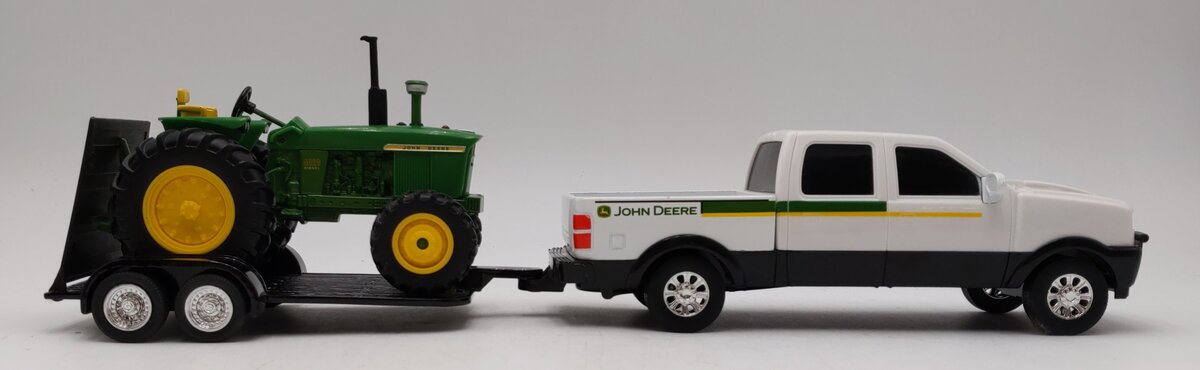Ertl 45067 1:32 John Deere Pickup with Trailer and John Deere 4020 Tractor EX