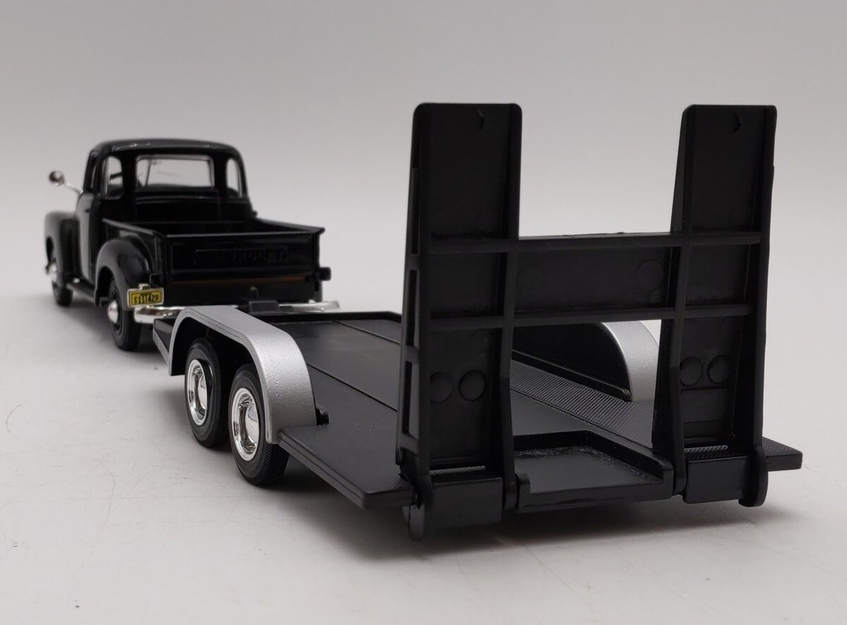 Maisto 31952 1:25 Scale 1950 Chevrolet 3100 Truck w/Trailer EX