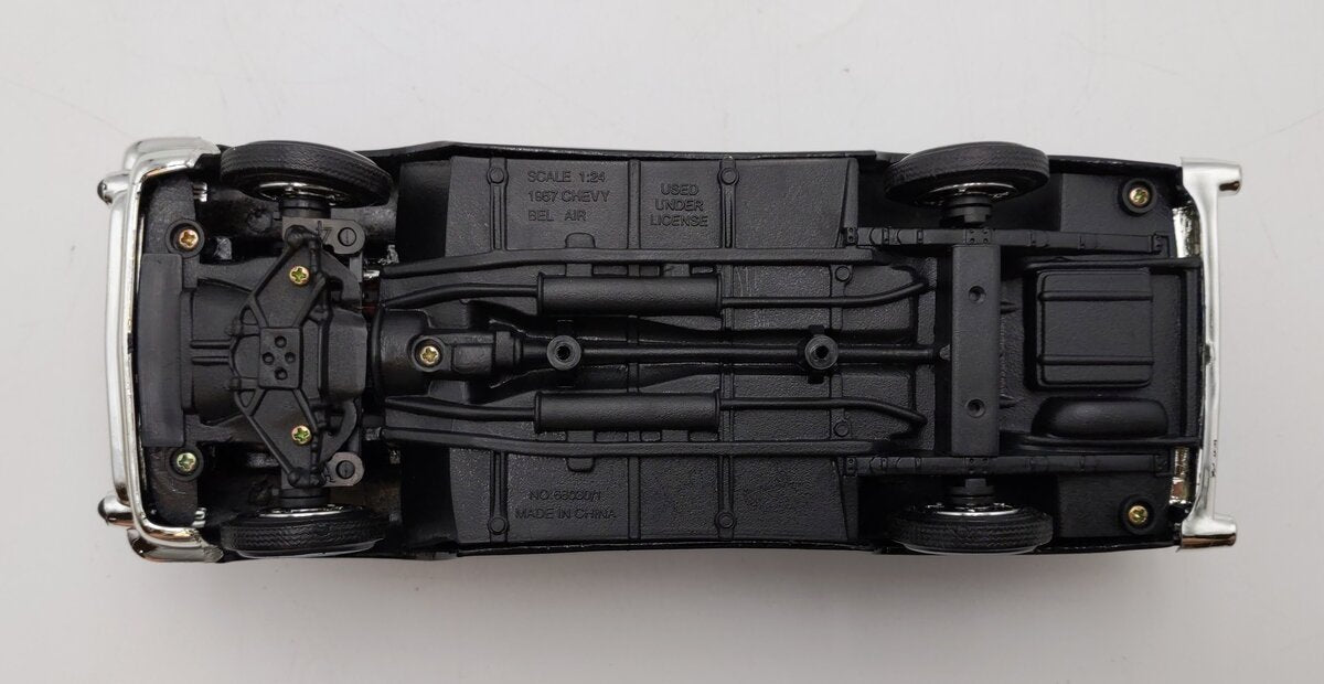 Motor Max 68030 1:24 Scale 1957 Chevy Bel Air Black/White EX