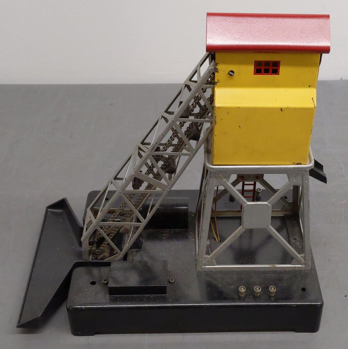 Lionel 97 Vintage O Operating Coal Elevator Loader VG
