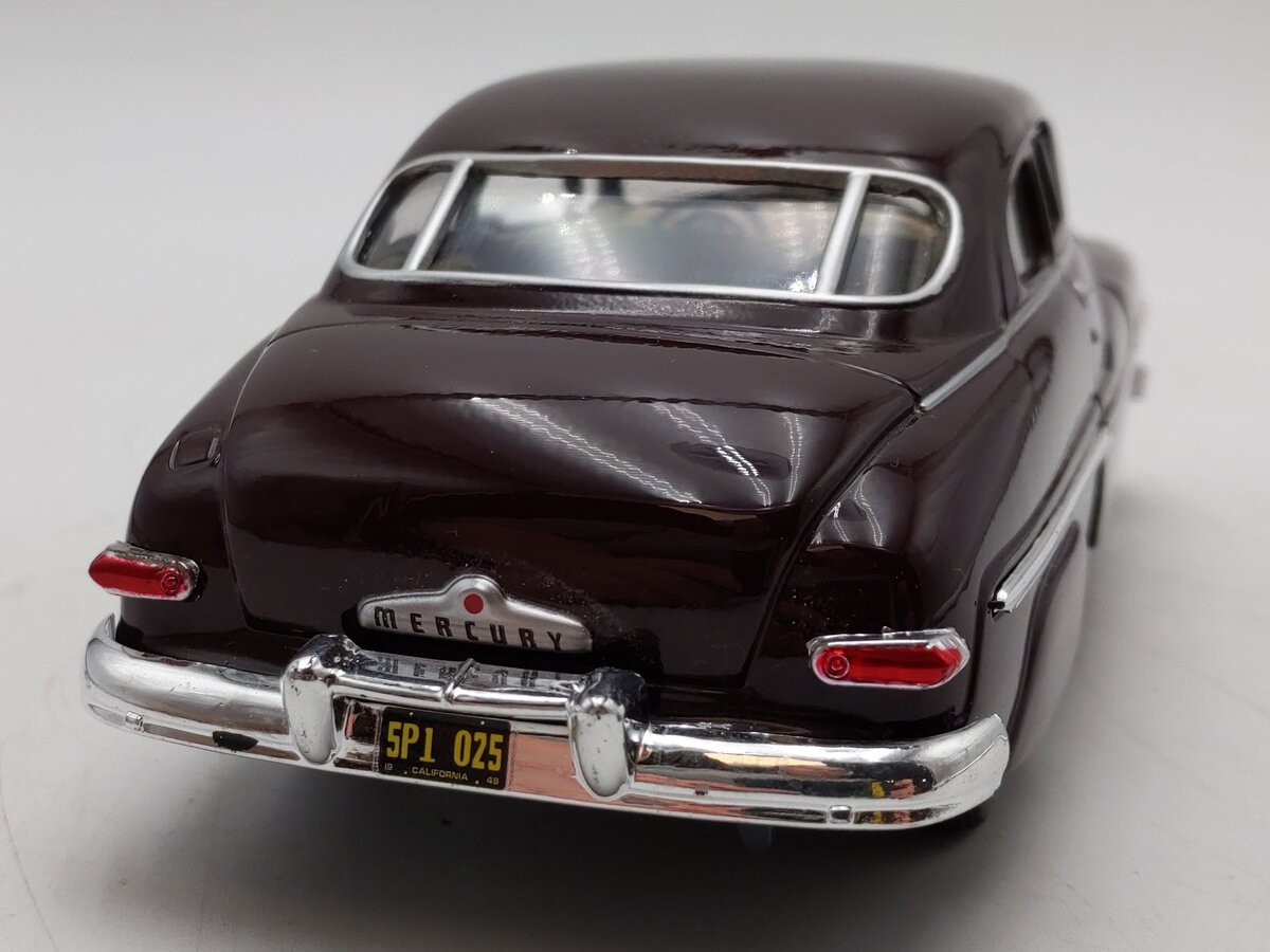Hawk Lloyd 1:24 Scale 1949 Ford Mercury Maroon EX