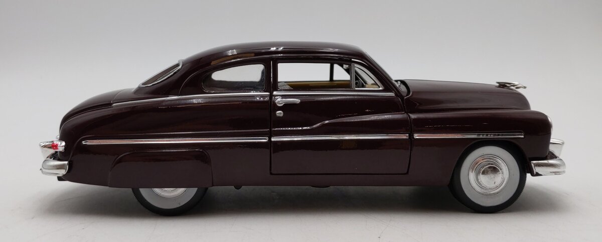 Hawk Lloyd 1:24 Scale 1949 Ford Mercury Maroon EX