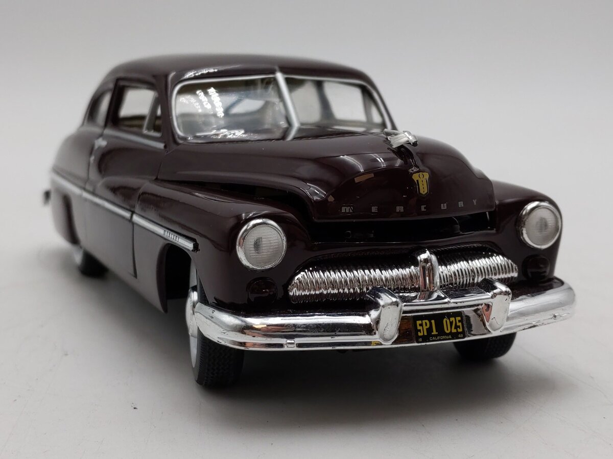 Hawk Lloyd 1:24 Scale 1949 Ford Mercury Maroon EX