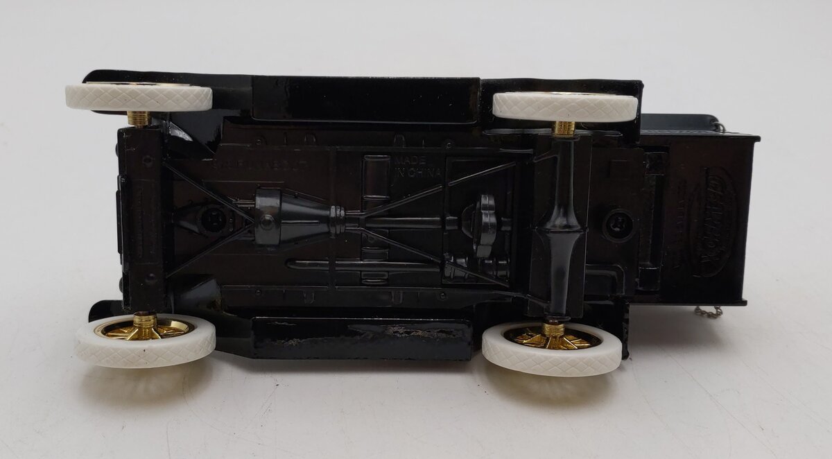 Gearbox 1:25 Scale  2006 Tractor Supply 1918 Ford Runabout with Crates Bank EX