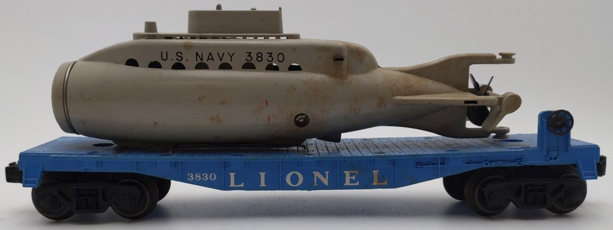 Lionel 3830 Vintage O Flatcar with Operating U.S. Navy Submarine VG