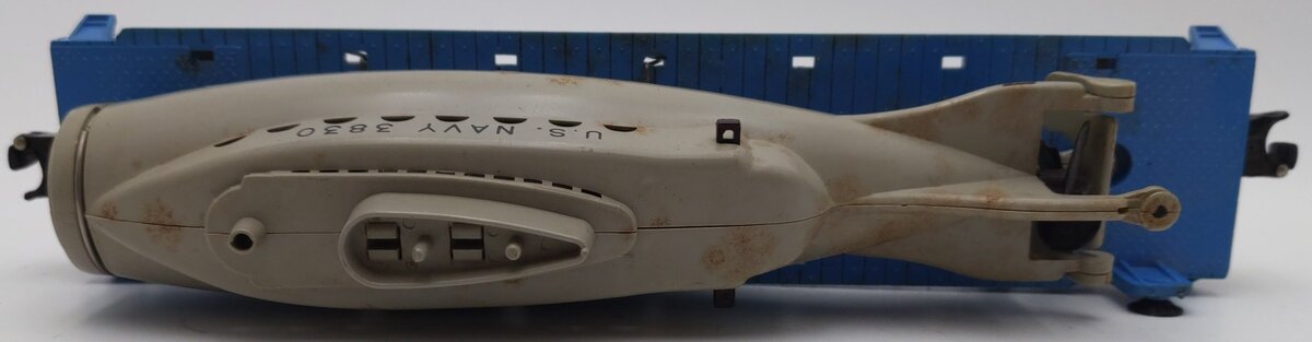 Lionel 3830 Vintage O Flatcar with Operating U.S. Navy Submarine VG