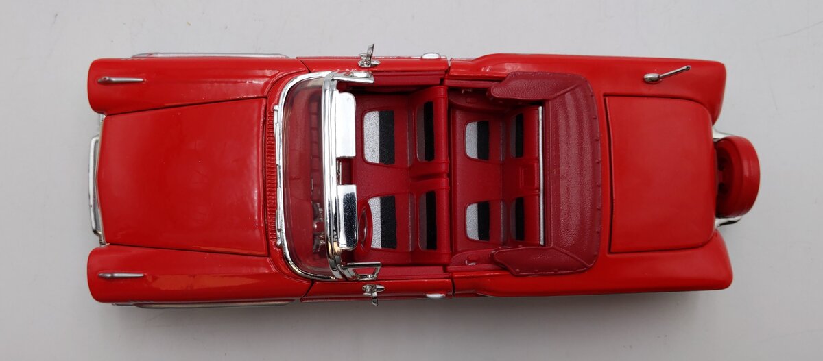 Motor Max 1:24 Scale 1958 Chevy Impala Convertible American Graffiti EX