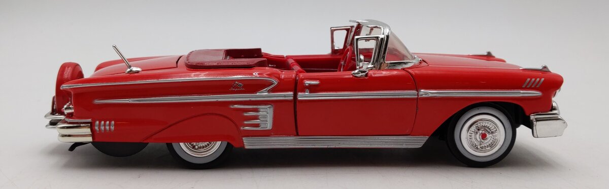 Motor Max 1:24 Scale 1958 Chevy Impala Convertible American Graffiti EX