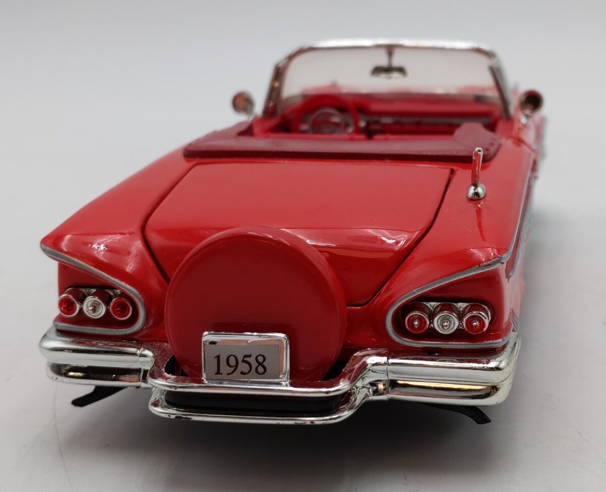 Motor Max 1:24 Scale 1958 Chevy Impala Convertible American Graffiti EX