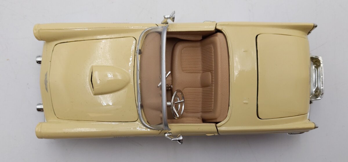 Motor Max 1:24 Scale 1956 Thunderbird Convertible American Graffiti EX