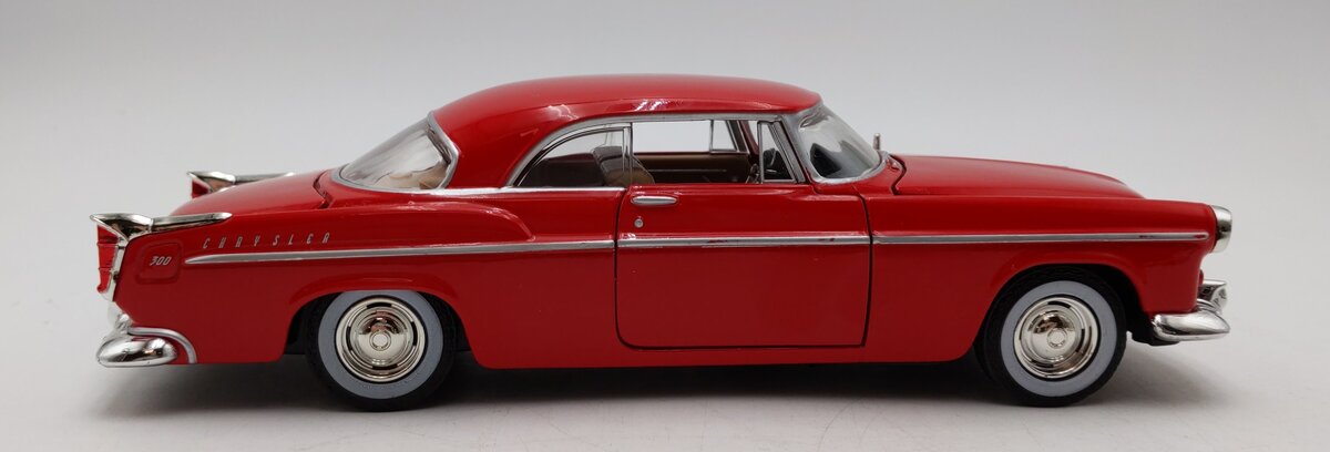 Motormax Toy USA 73302AC-R 1:24 Scale 1955 Chrysler C300 EX