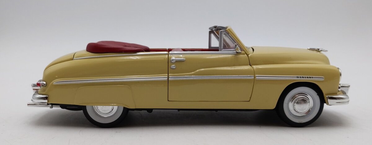 Hawk Lloyd 1:24 Scale 1949 Mercury Convertible Car EX