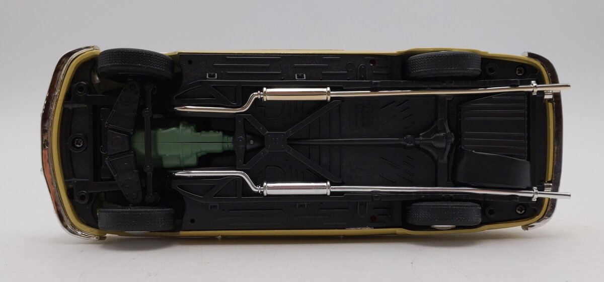 Hawk Lloyd 1:24 Scale 1949 Mercury Convertible Car EX