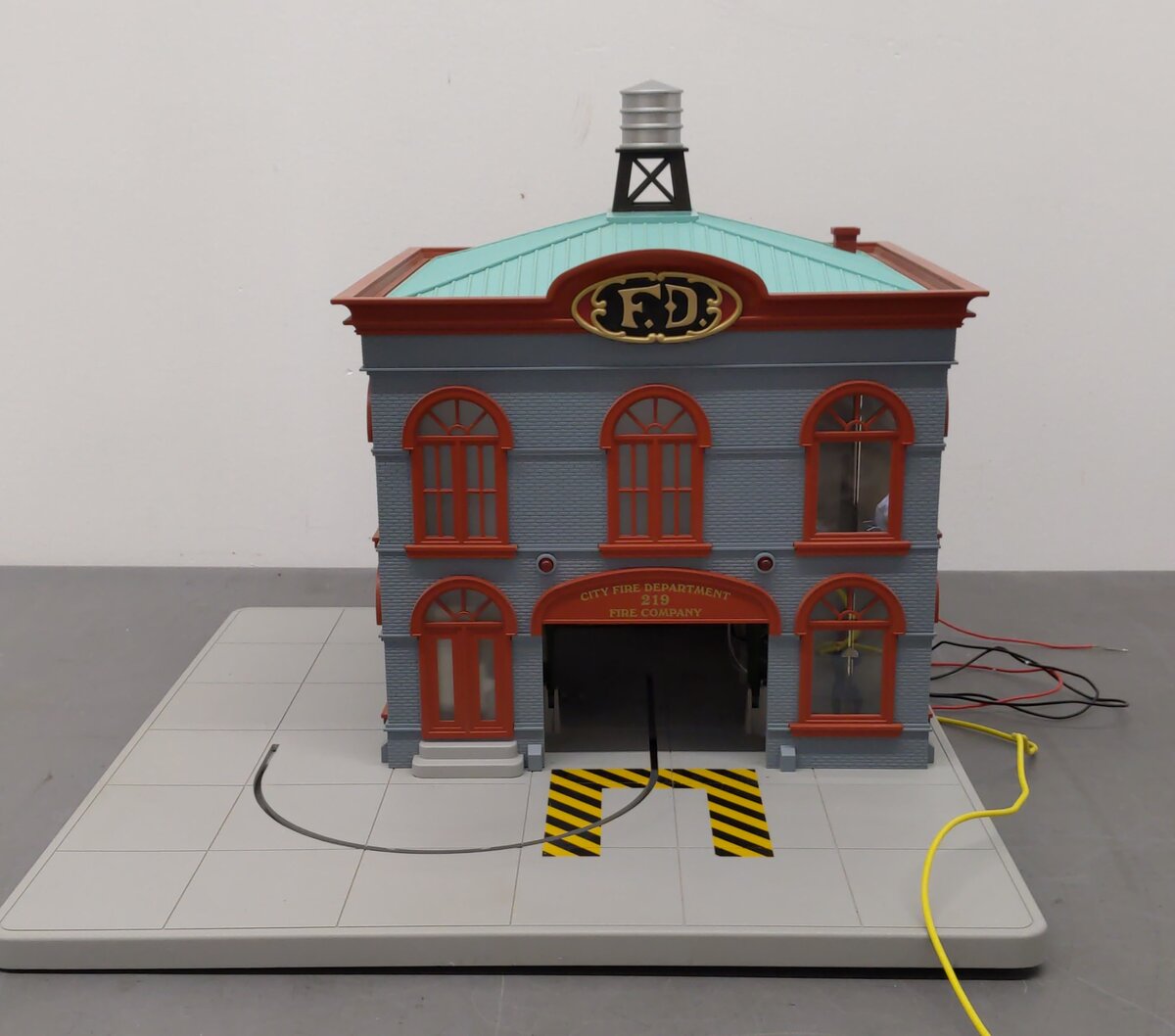 MTH 30-9159 O Operating Firehouse (Fire Company 219) VG/Box