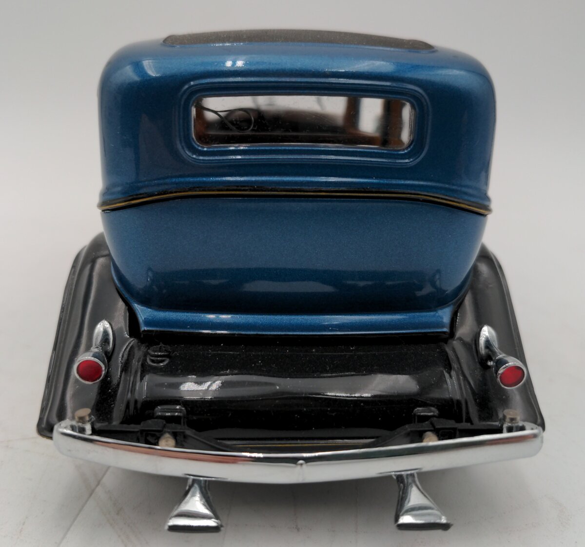 Danbury Mint 1932 1:24 1932 Cadillac V-16 Fleetwood Sedan LN/Box