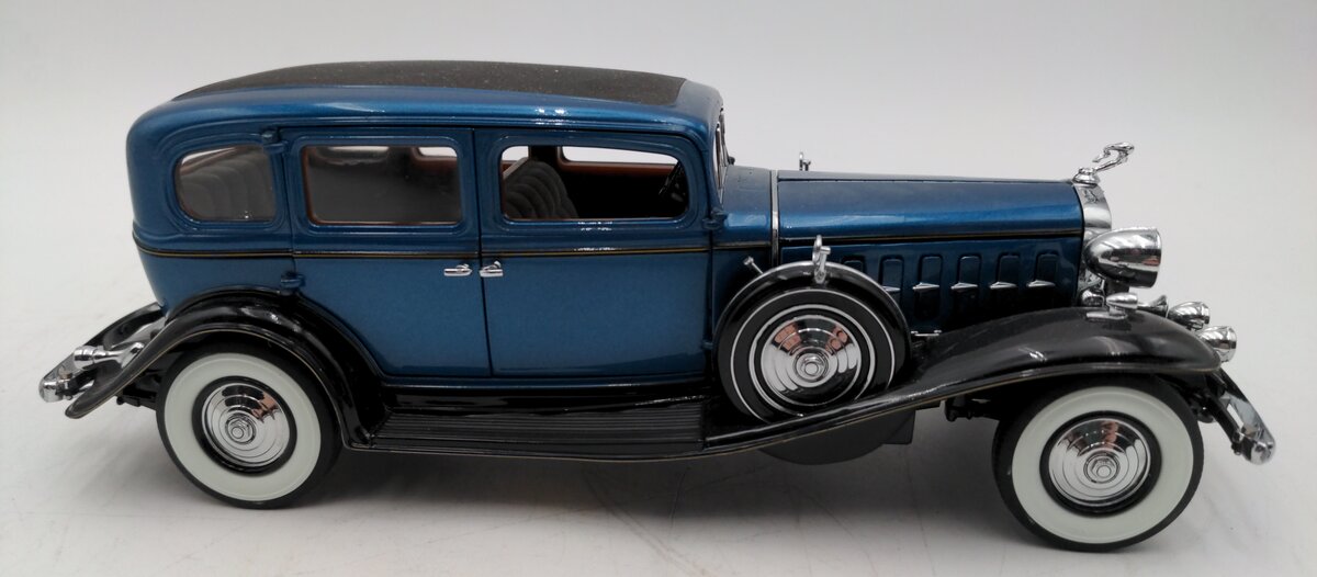 Danbury Mint 1932 1:24 1932 Cadillac V-16 Fleetwood Sedan LN/Box