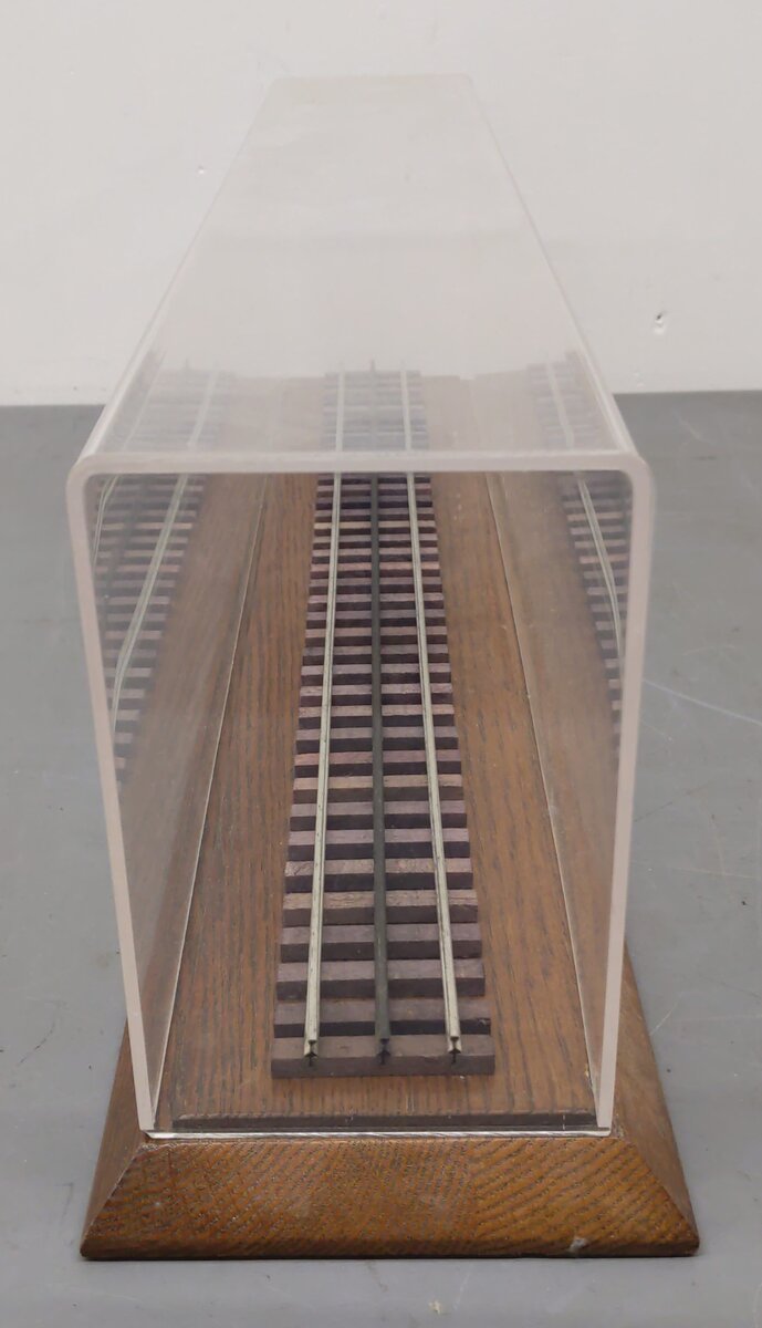 Lionel O Scale 22 inch Display Case EX