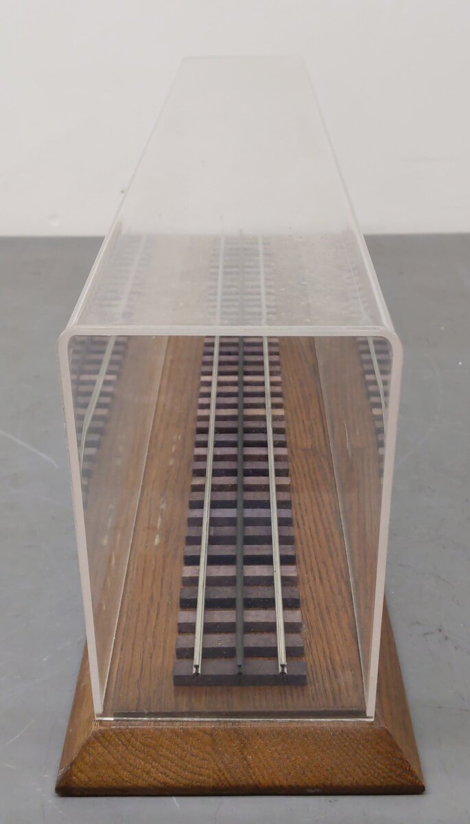 Lionel O Scale 22 inch Display Case EX
