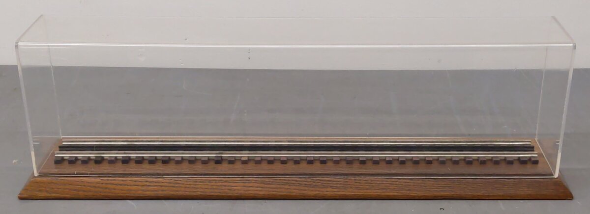 Lionel O Scale 22 inch Display Case EX