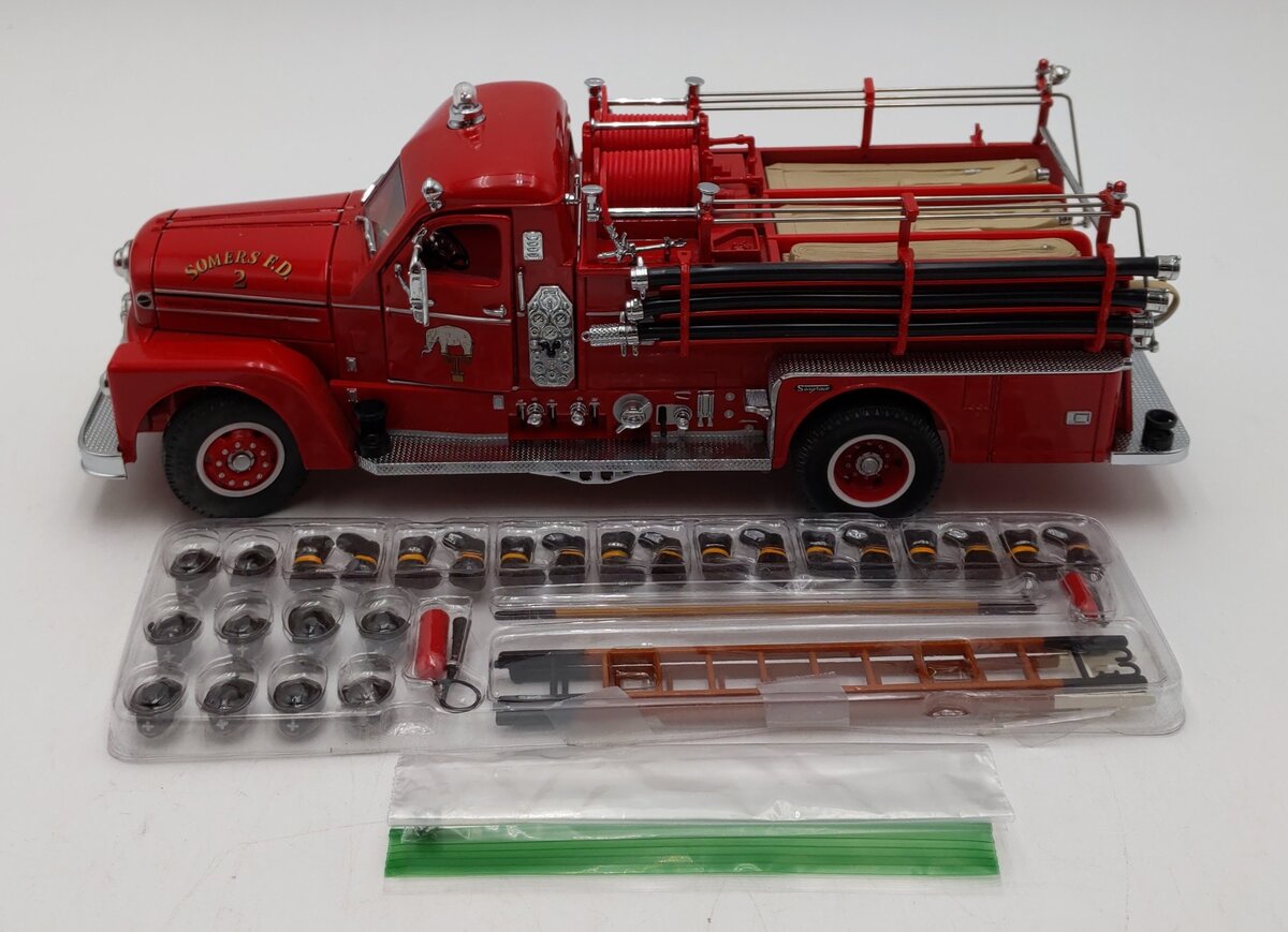 Road Signature 1:24 Scale 1958 Seagrave Model 750 Fire Engine VG