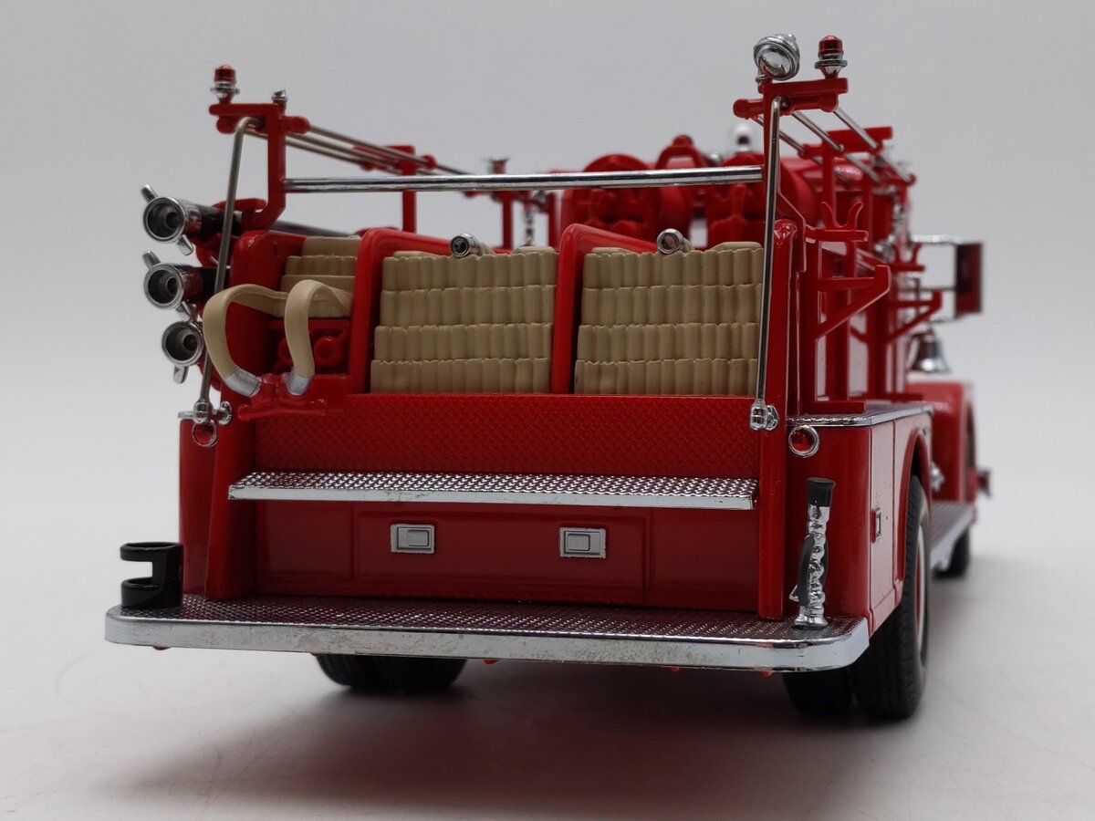 Road Signature 1:24 Scale 1958 Seagrave Model 750 Fire Engine VG