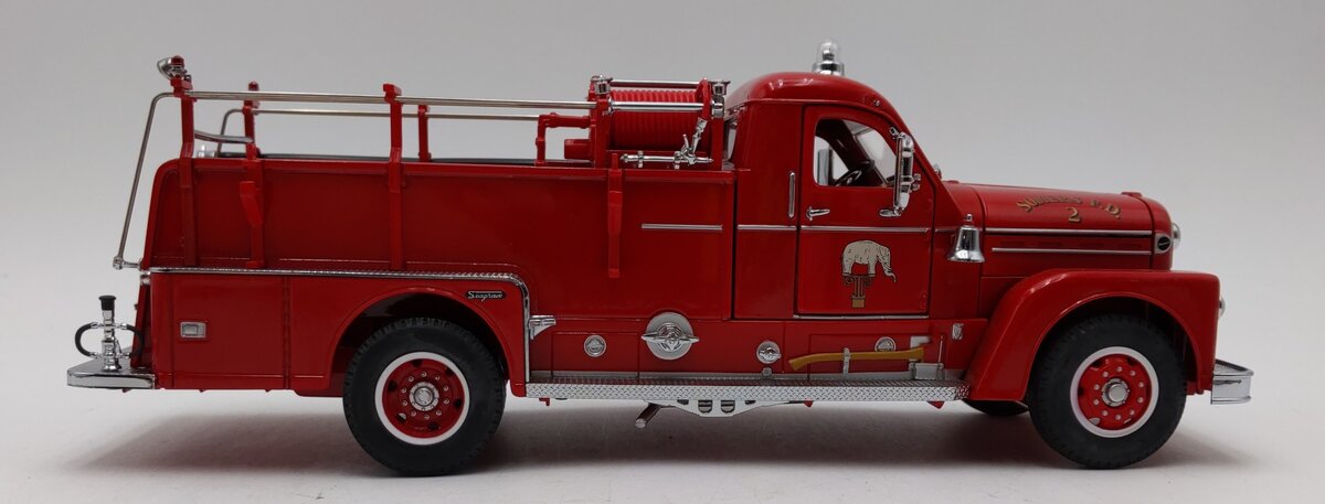 Road Signature 1:24 Scale 1958 Seagrave Model 750 Fire Engine VG