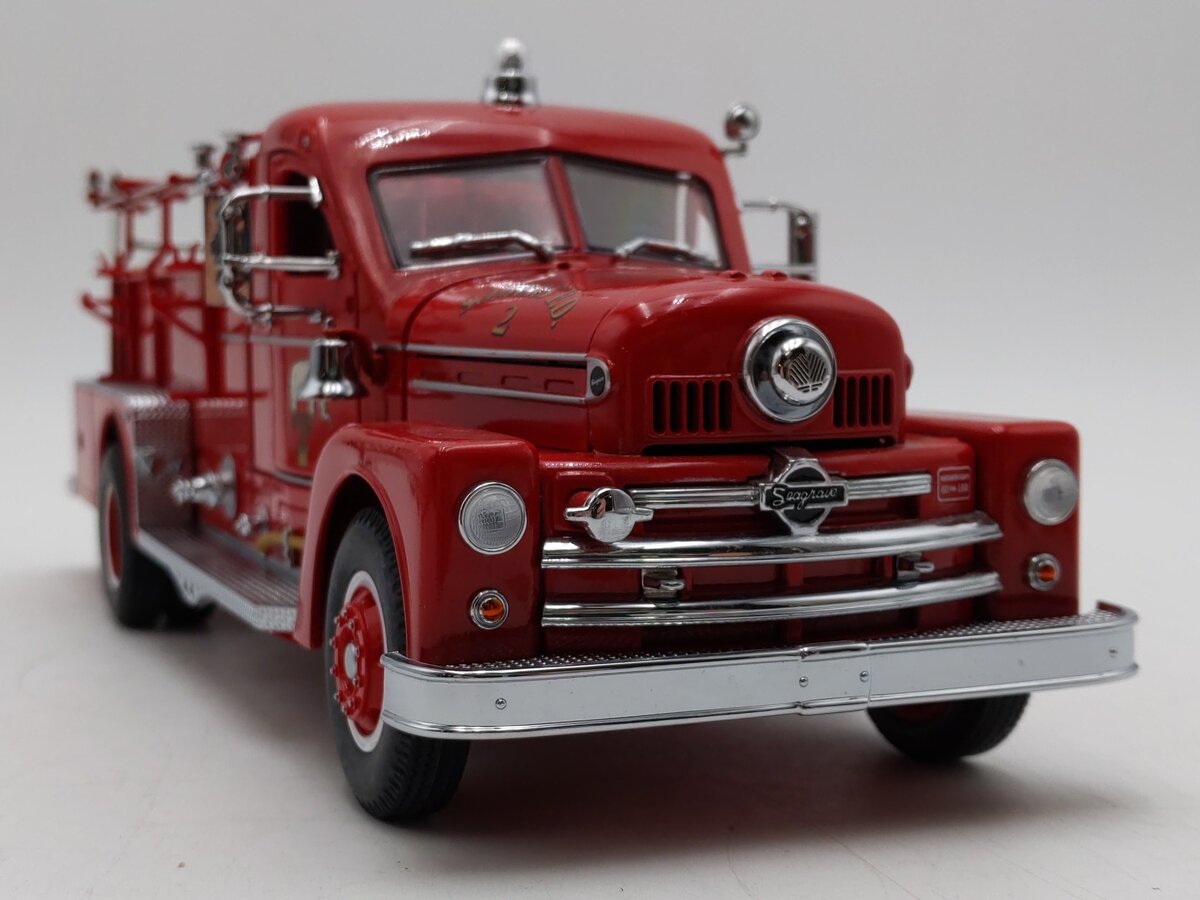 Road Signature 1:24 Scale 1958 Seagrave Model 750 Fire Engine VG