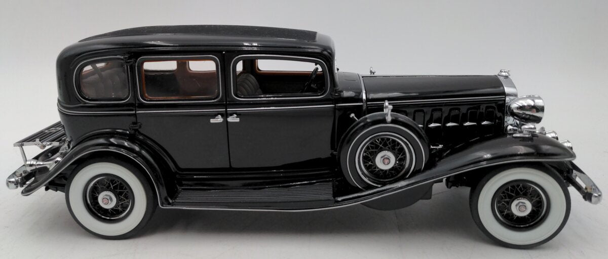 Danbury Mint 1932 1:24 1932 Cadillac V-16 Black Fleetwood Sedan VG/Box