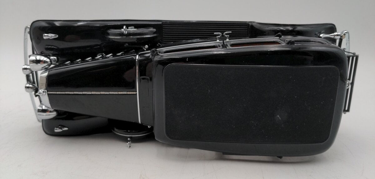 Danbury Mint 1932 1:24 1932 Cadillac V-16 Black Fleetwood Sedan VG/Box