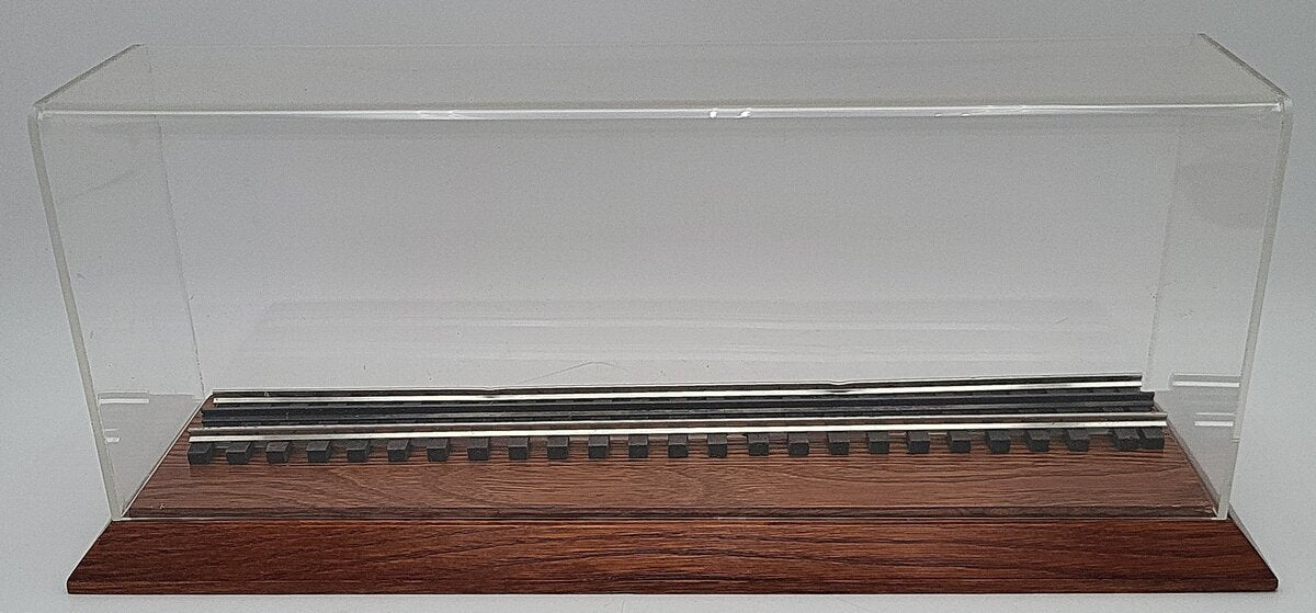 Lionel O Scale 15 Inch Display Case EX