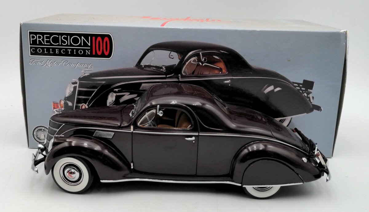 Ford 32890 1:18 Scale Diecast 1937 Lincoln Zephyr LN/Box