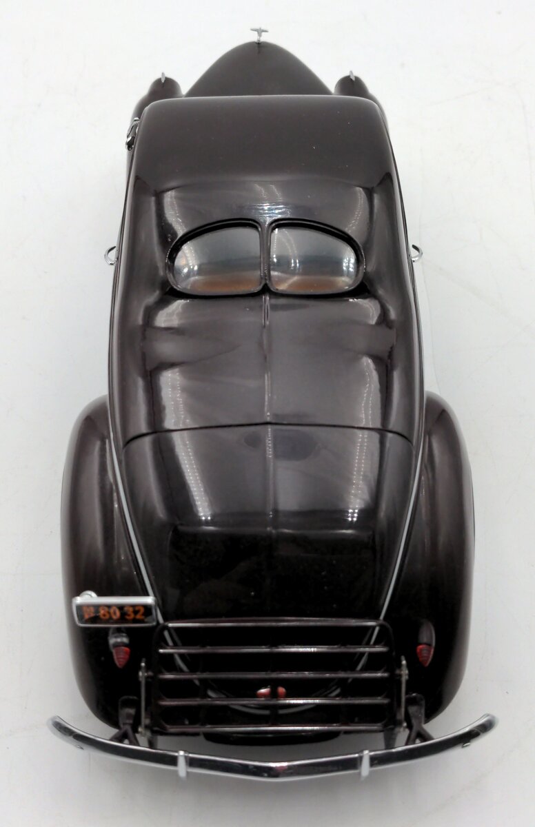 Ford 32890 1:18 Scale Diecast 1937 Lincoln Zephyr LN/Box