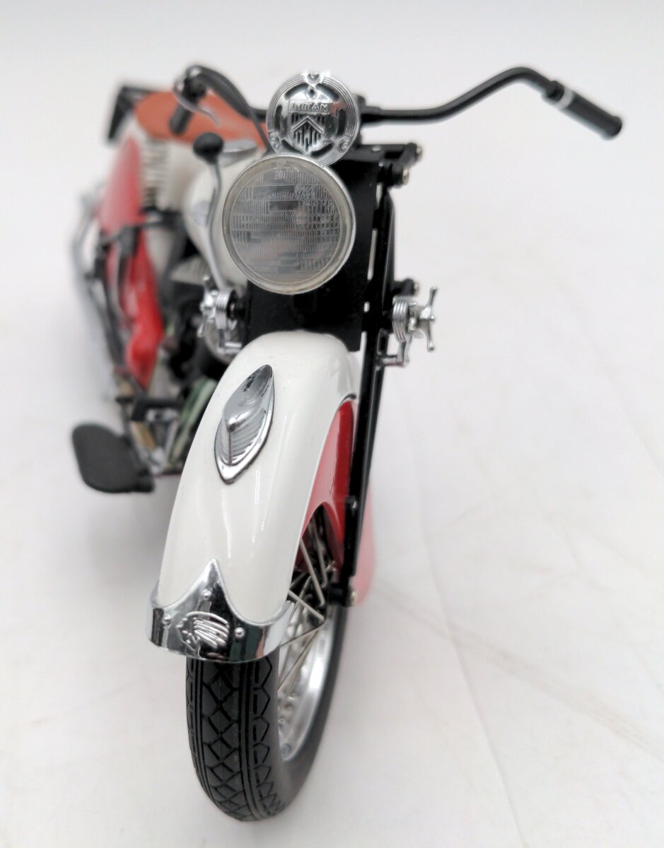Minichamps 1:12 1940 Indian Sport Scout Red/White EX/Box