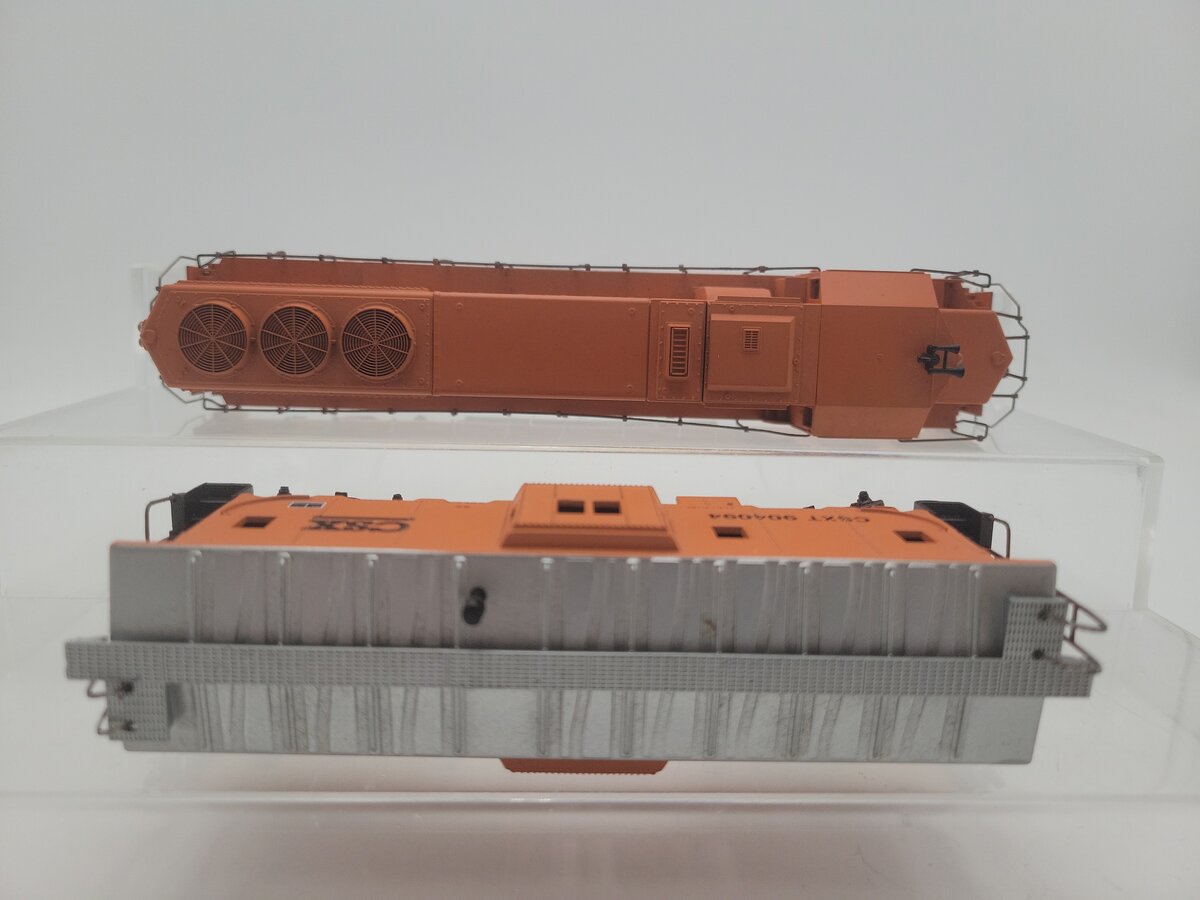 Athearn 2214 HO CSX Maintenance of Way GP40-2 Powered Diesel Locomotive VG