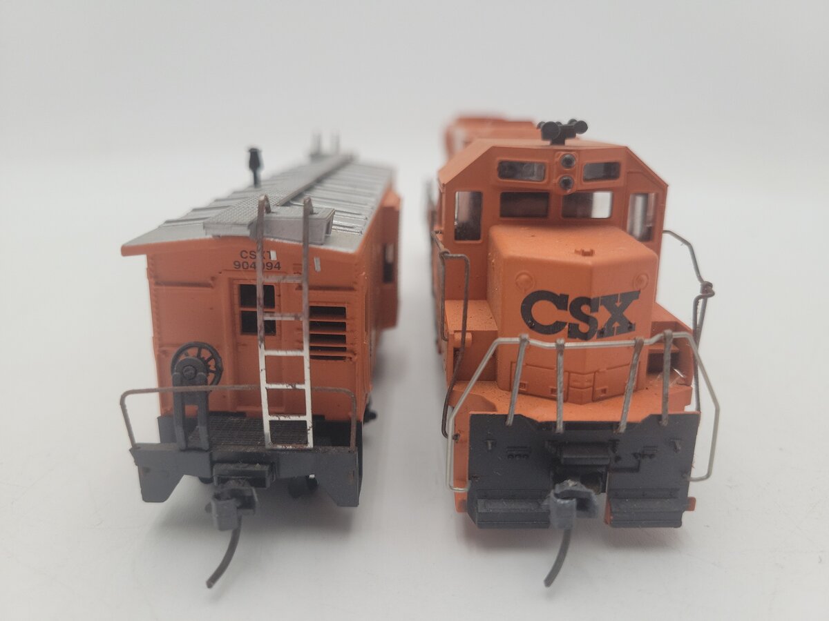 Athearn 2214 HO CSX Maintenance of Way GP40-2 Powered Diesel Locomotive VG