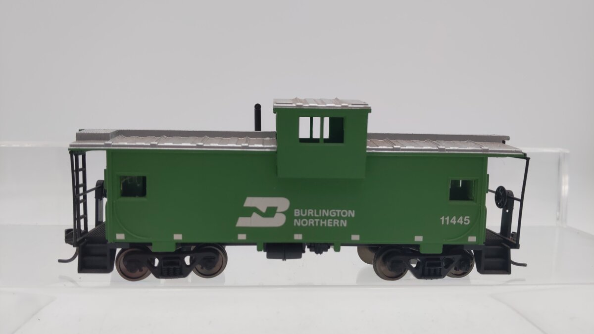 Walthers 931-501 HO Scale Burlington Northern Caboose #11445 EX
