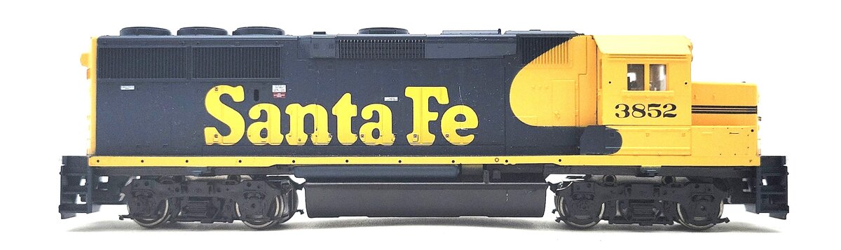 Athearn 4583 HO Scale Santa Fe Powered GP50 Diesel Locomotive #3852 EX/Box