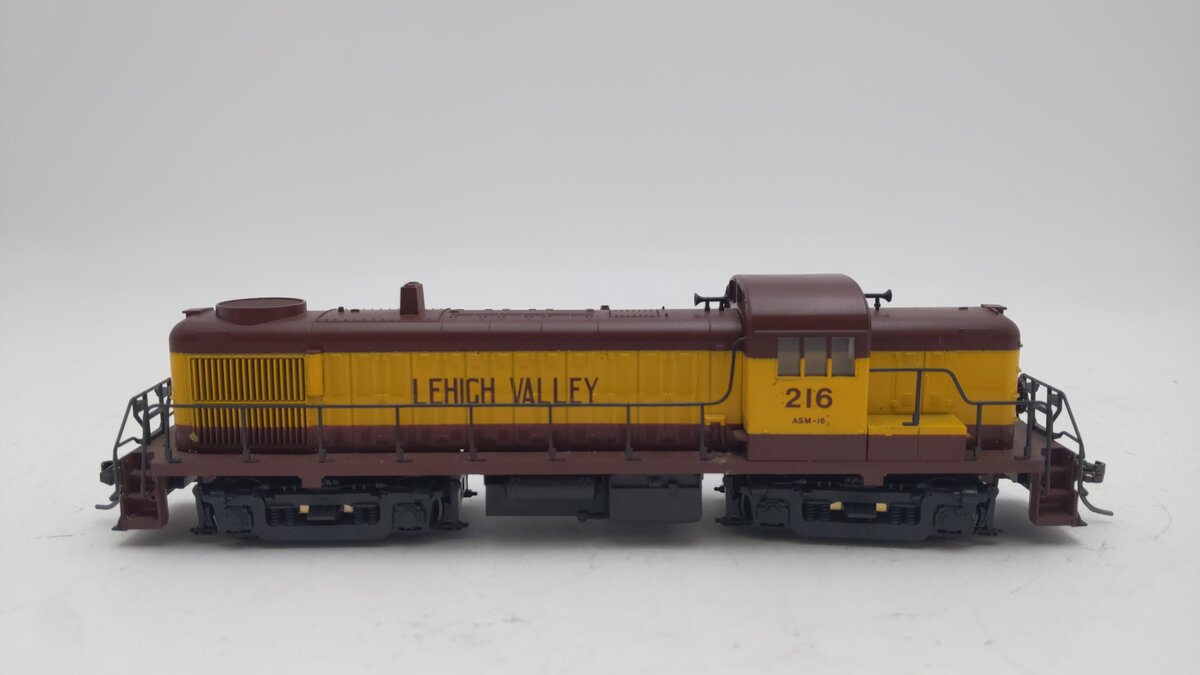 Atlas 8150 HO Scale Lehigh Valley RS-3 Diesel Locomotive #216 EX/Box
