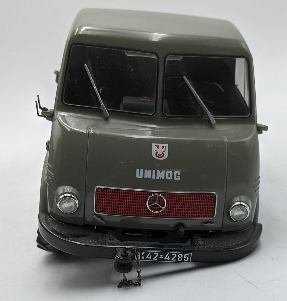 Schuco 00140 1:18 Scale Diecast Mercedes-Benz Unimog MIT Westfalia Kabine/Box