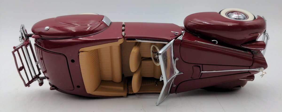 Franklin Mint 1:24 1940 Packard Victoria VG/Box