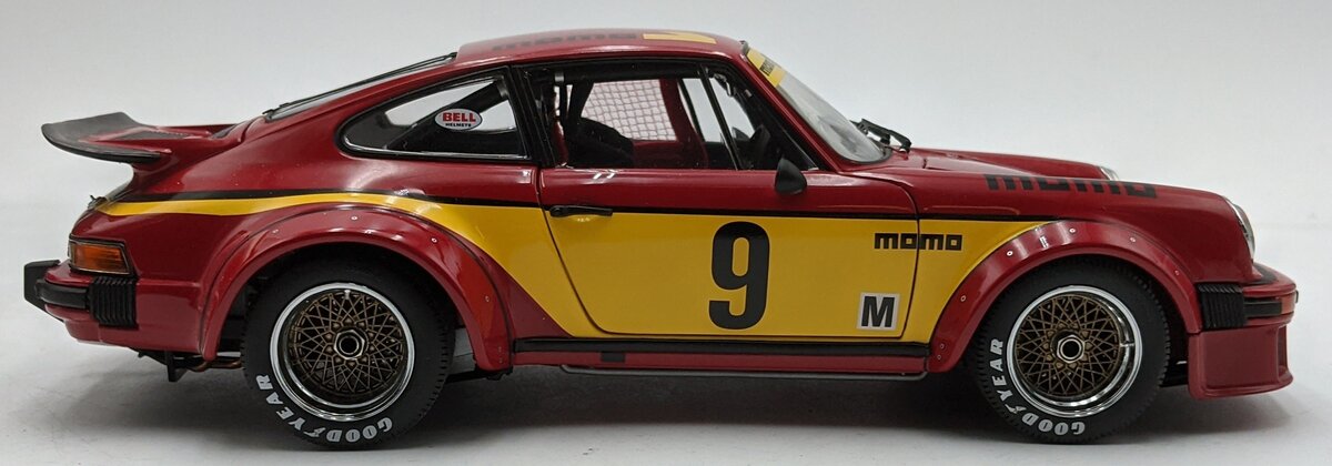 Exoto 19095 1:18 Scale Diecast 1977 Momo Porsche 934 RSR NIB